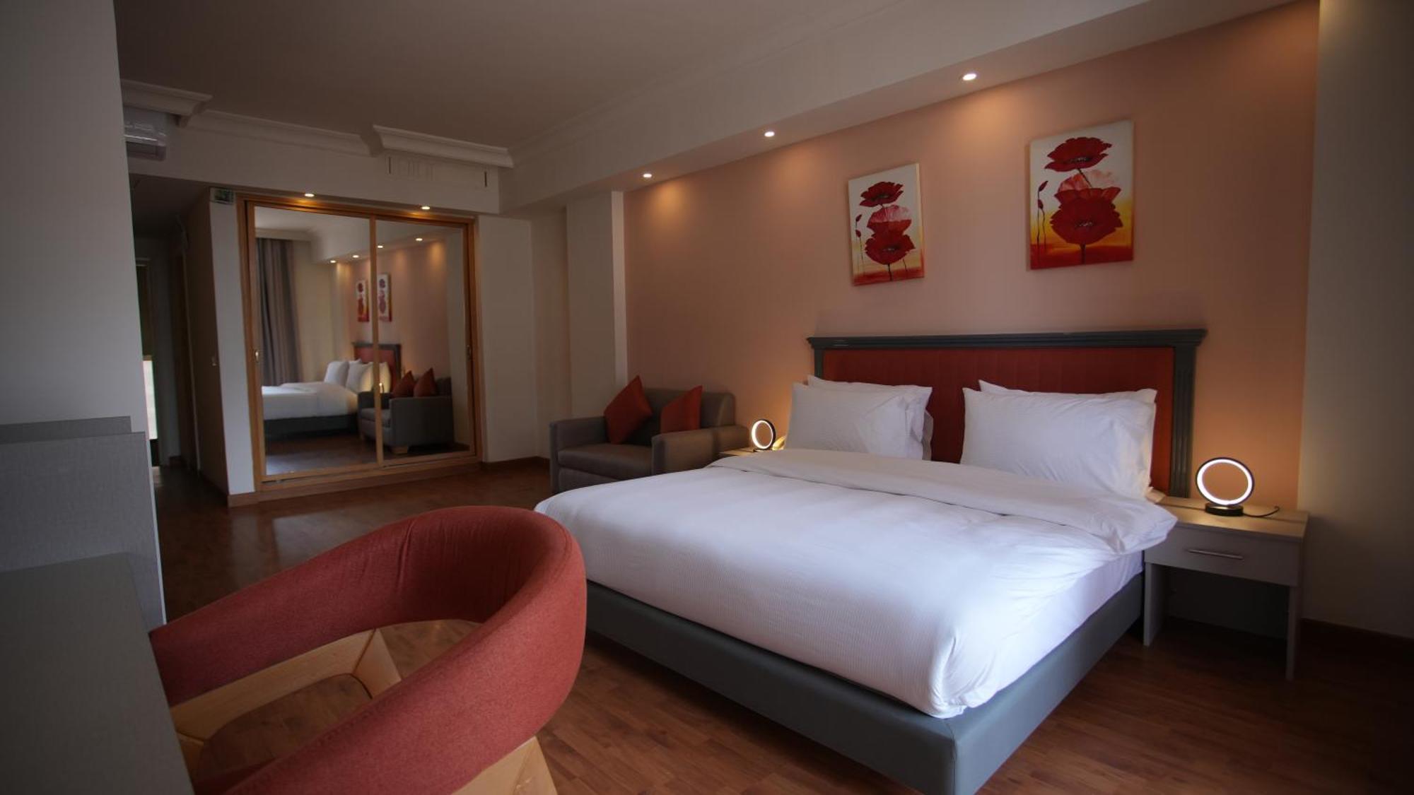 Manara Riva Hotel 4*
